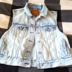 American Eagle denim vest light wash
